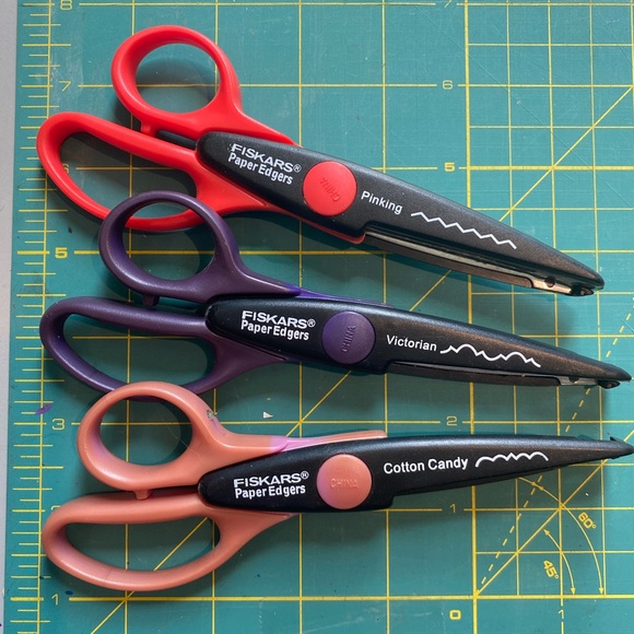 Set of Fiskars Paper Edge Scrapbooking Scissors - Picture 6 of 9